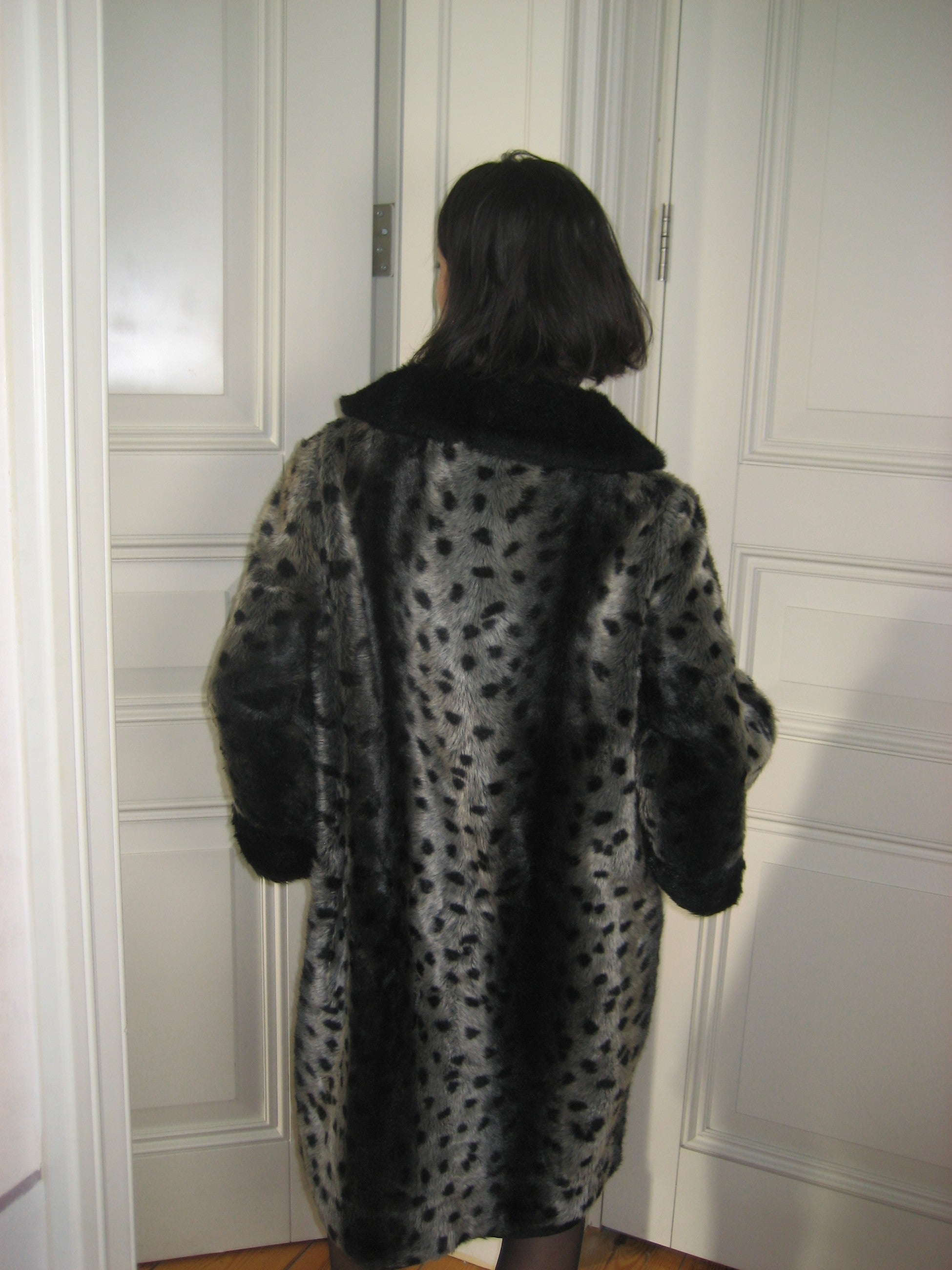 Patterned Gray Plush Fur