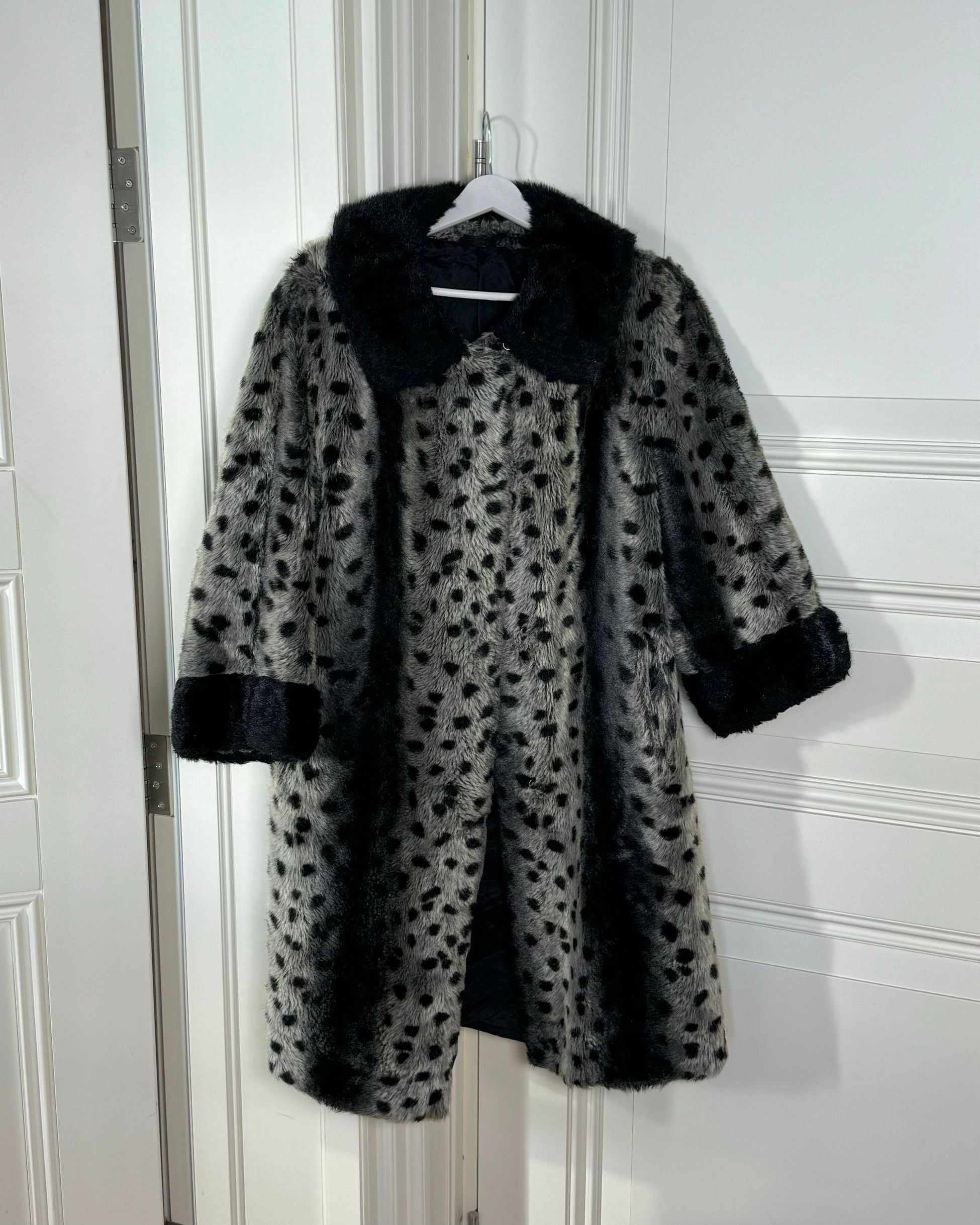 Patterned Gray Plush Fur