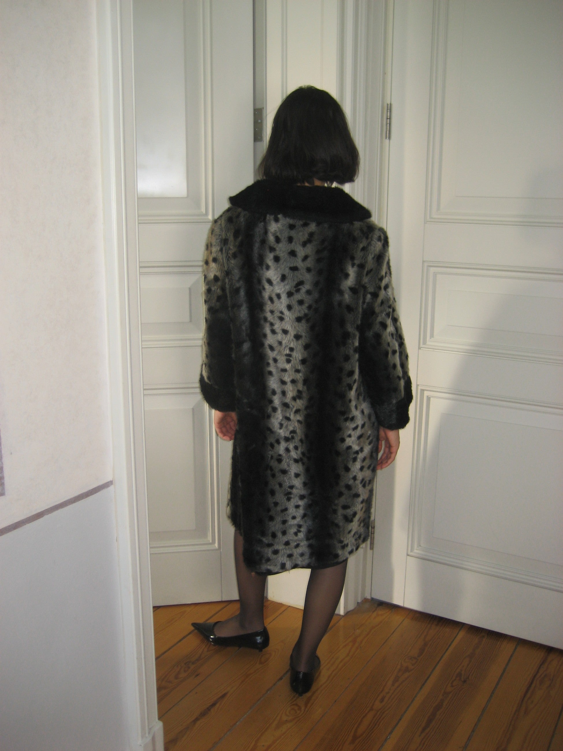 Patterned Gray Plush Fur