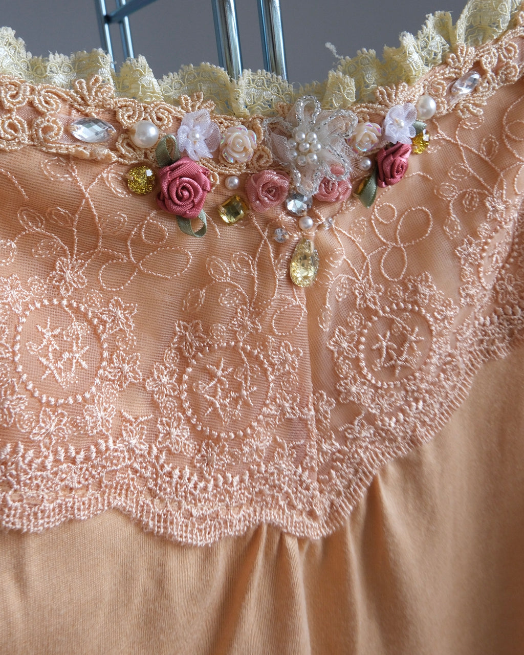 Flower Detailed Strapless Blouse