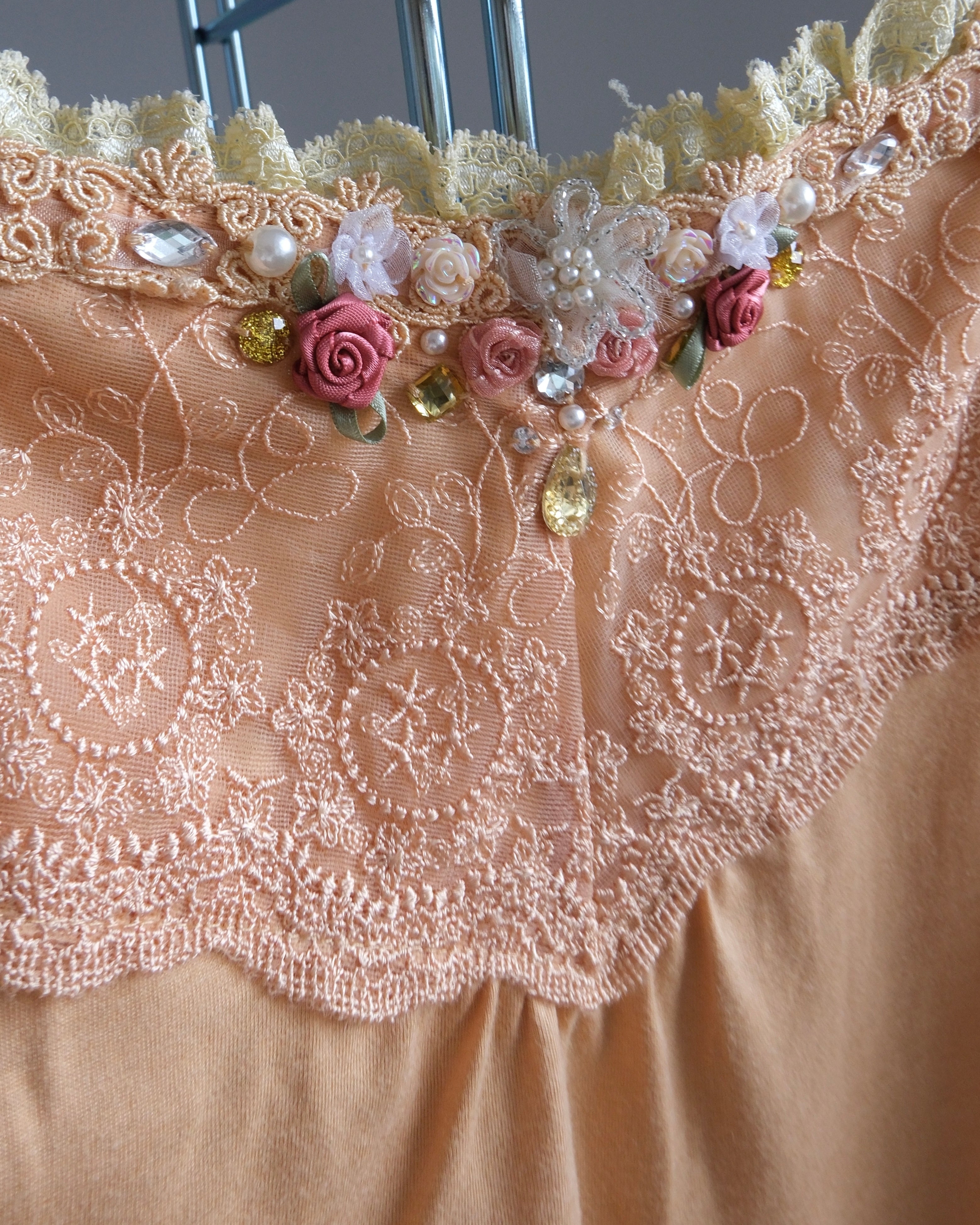 Flower Detailed Strapless Blouse
