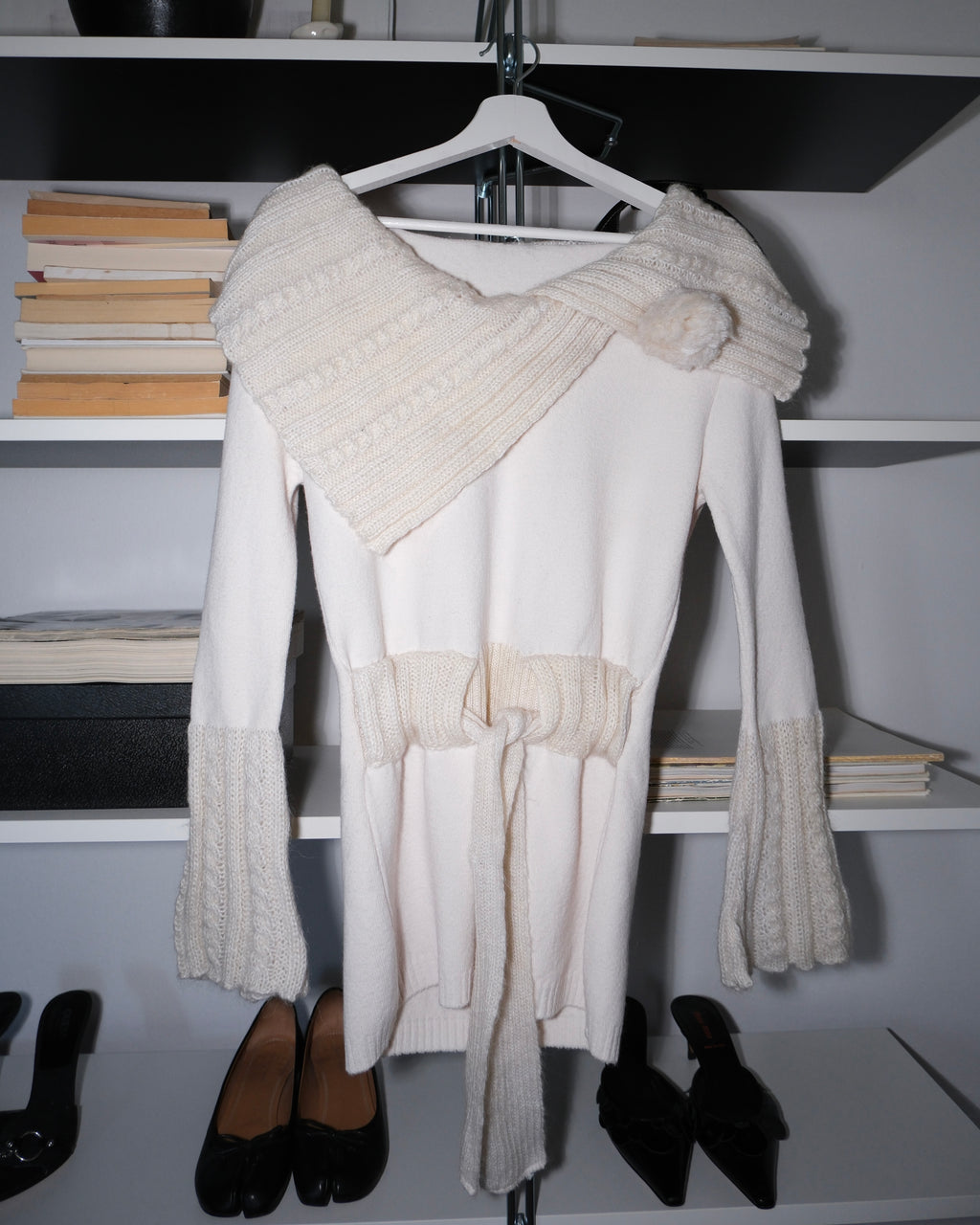 Yaka Detaylı Krem Kazak