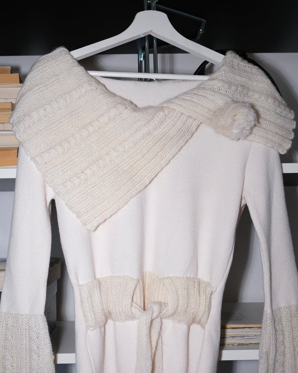 Yaka Detaylı Krem Kazak