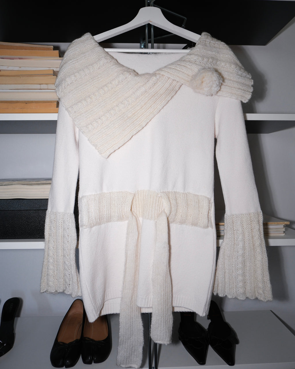 Yaka Detaylı Krem Kazak