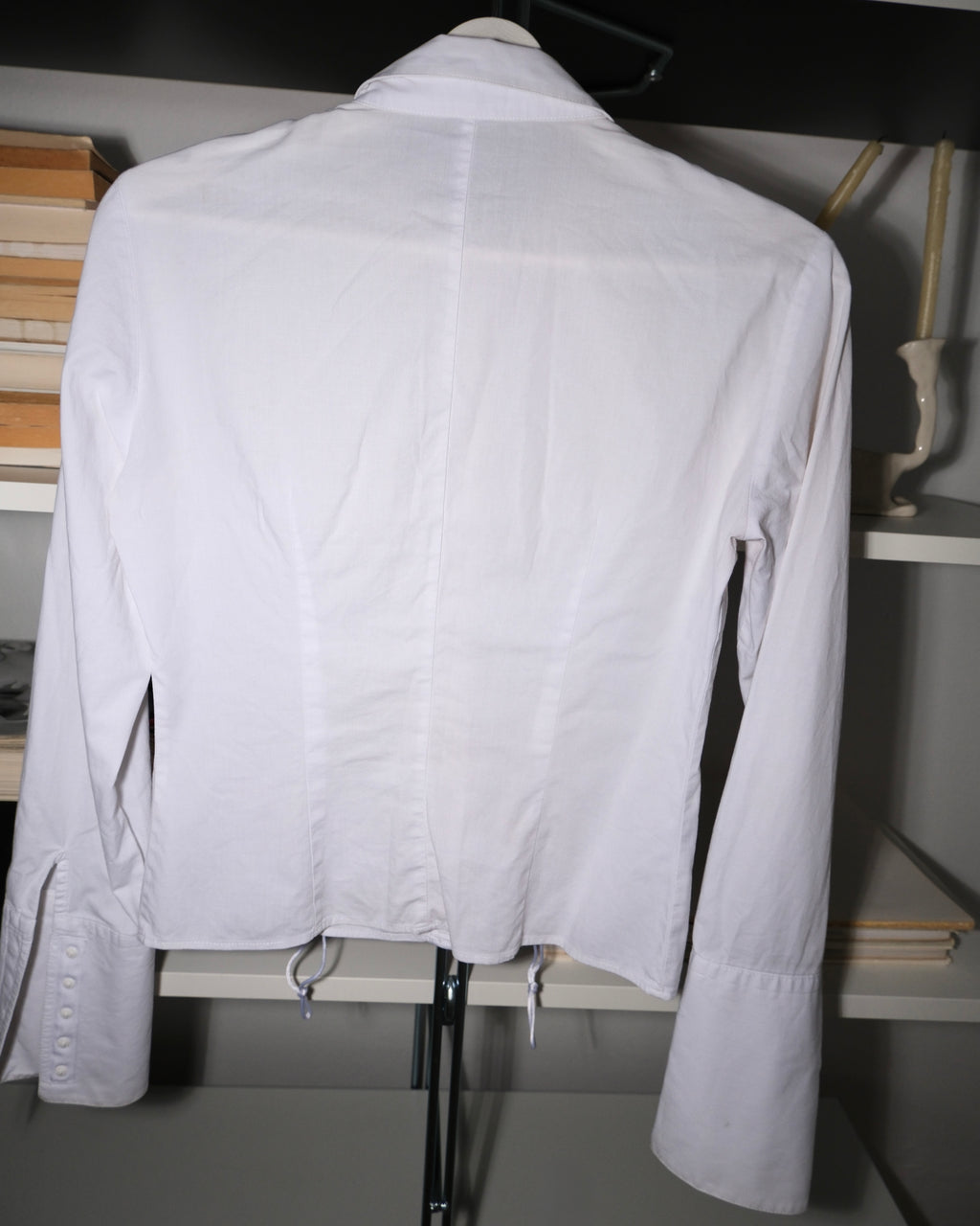 Büzgü Detaylı Beyaz Gömlek