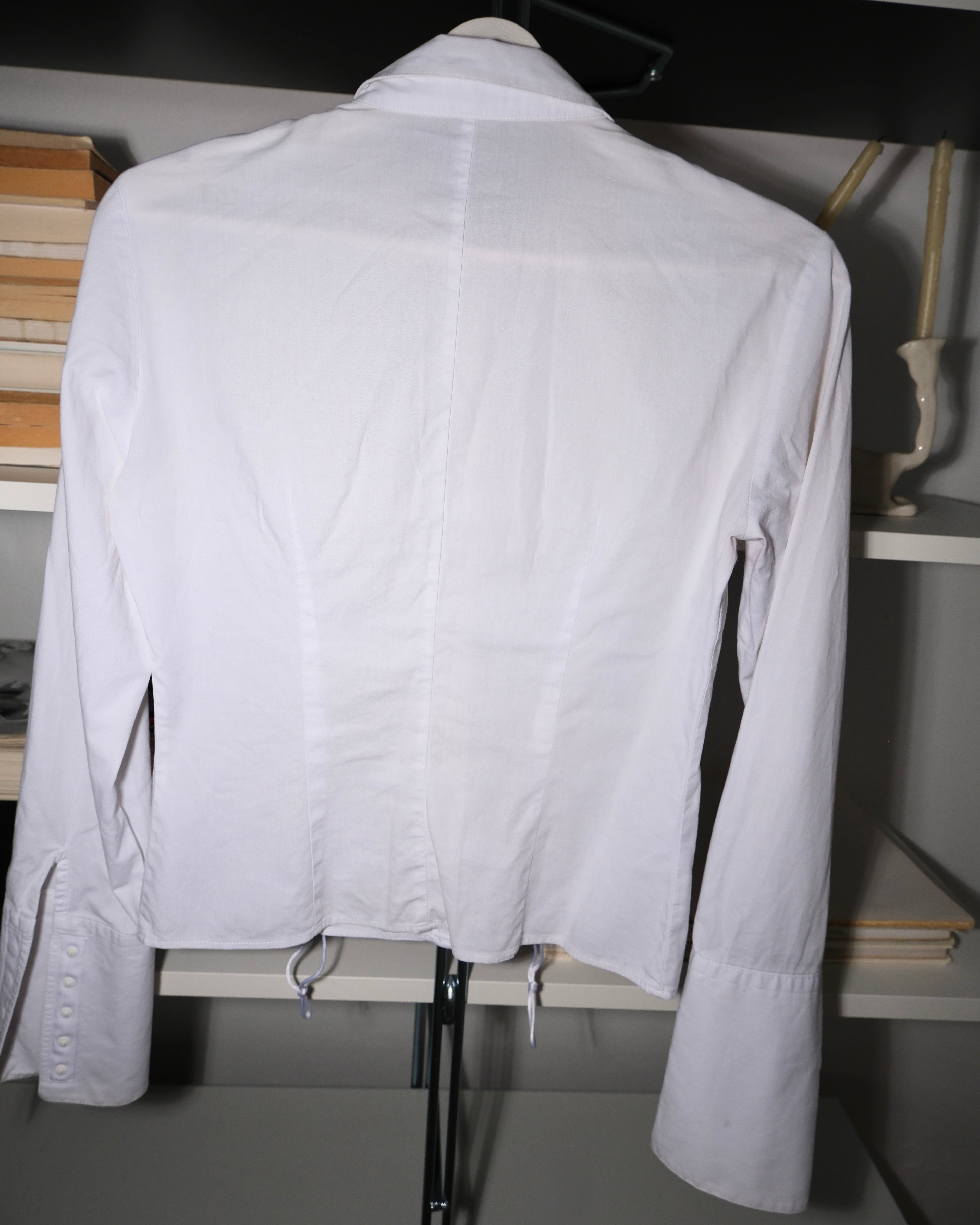 Büzgü Detaylı Beyaz Gömlek