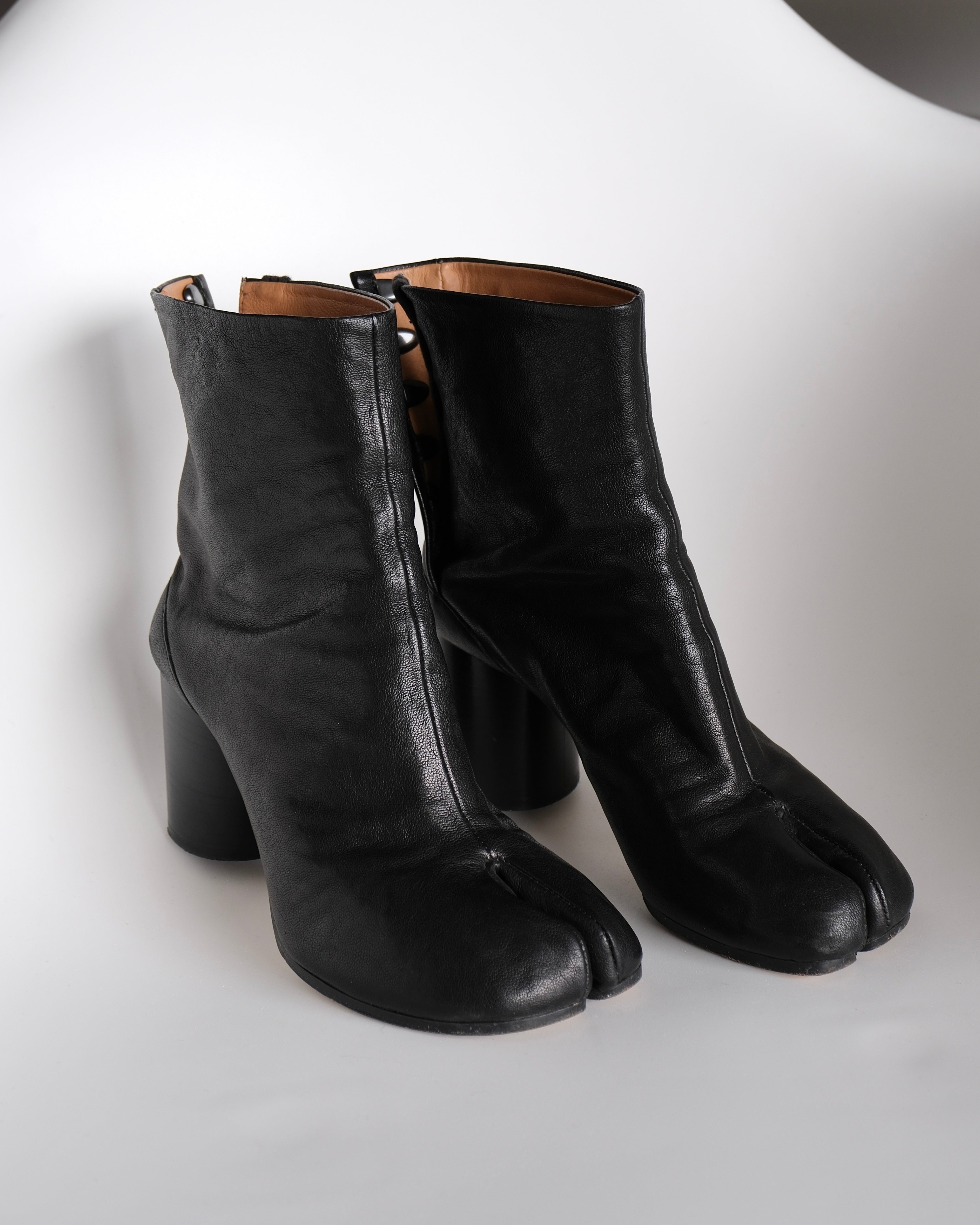 Maison Margiela Tabi Ankle Boots - Clossue