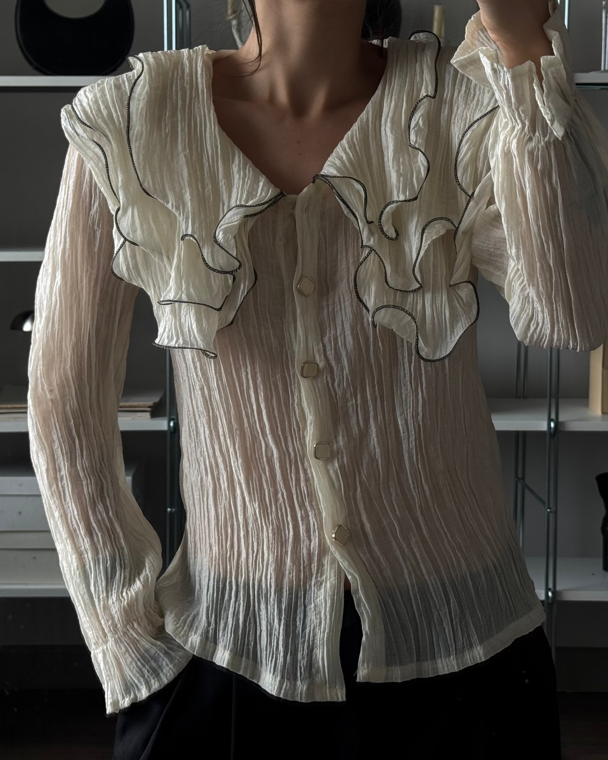 Yaka Detaylı Gömlek