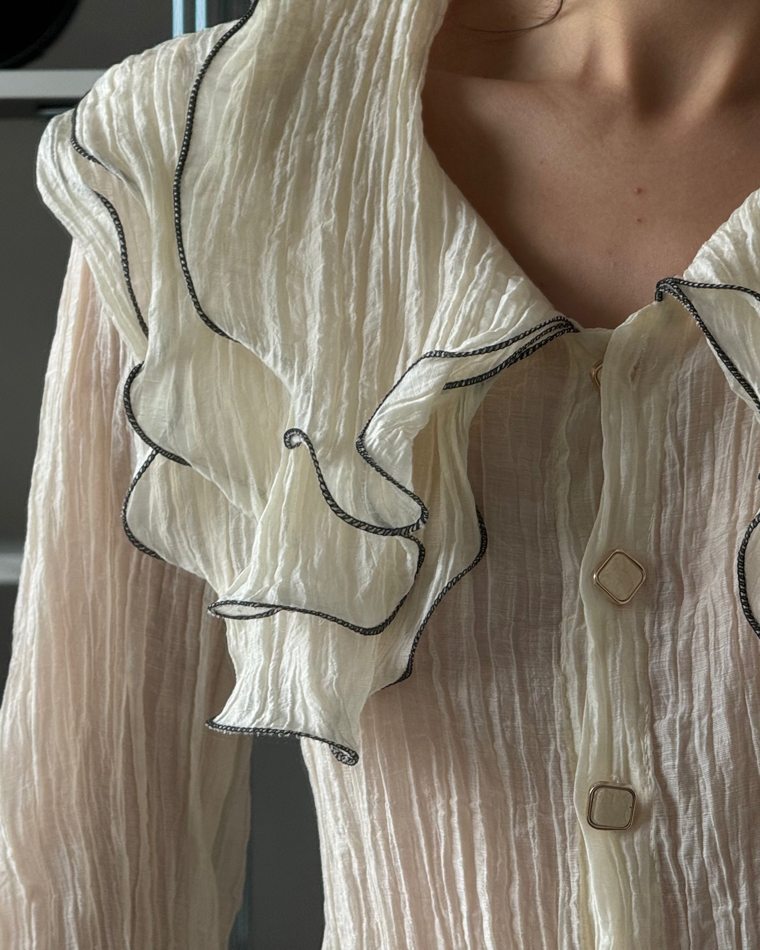 Yaka Detaylı Gömlek