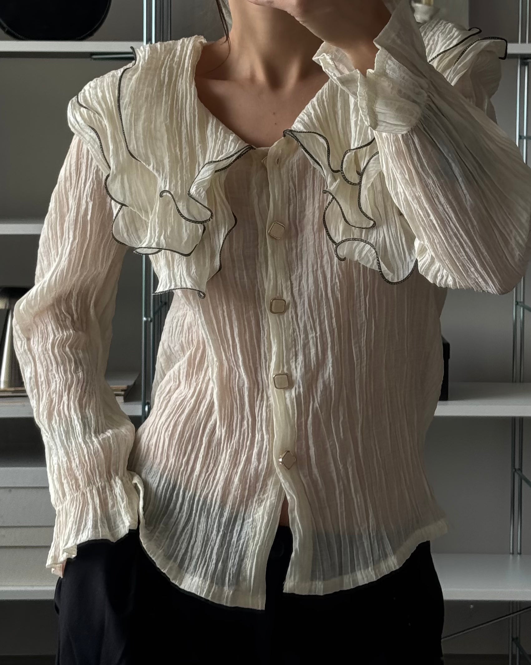 Yaka Detaylı Gömlek