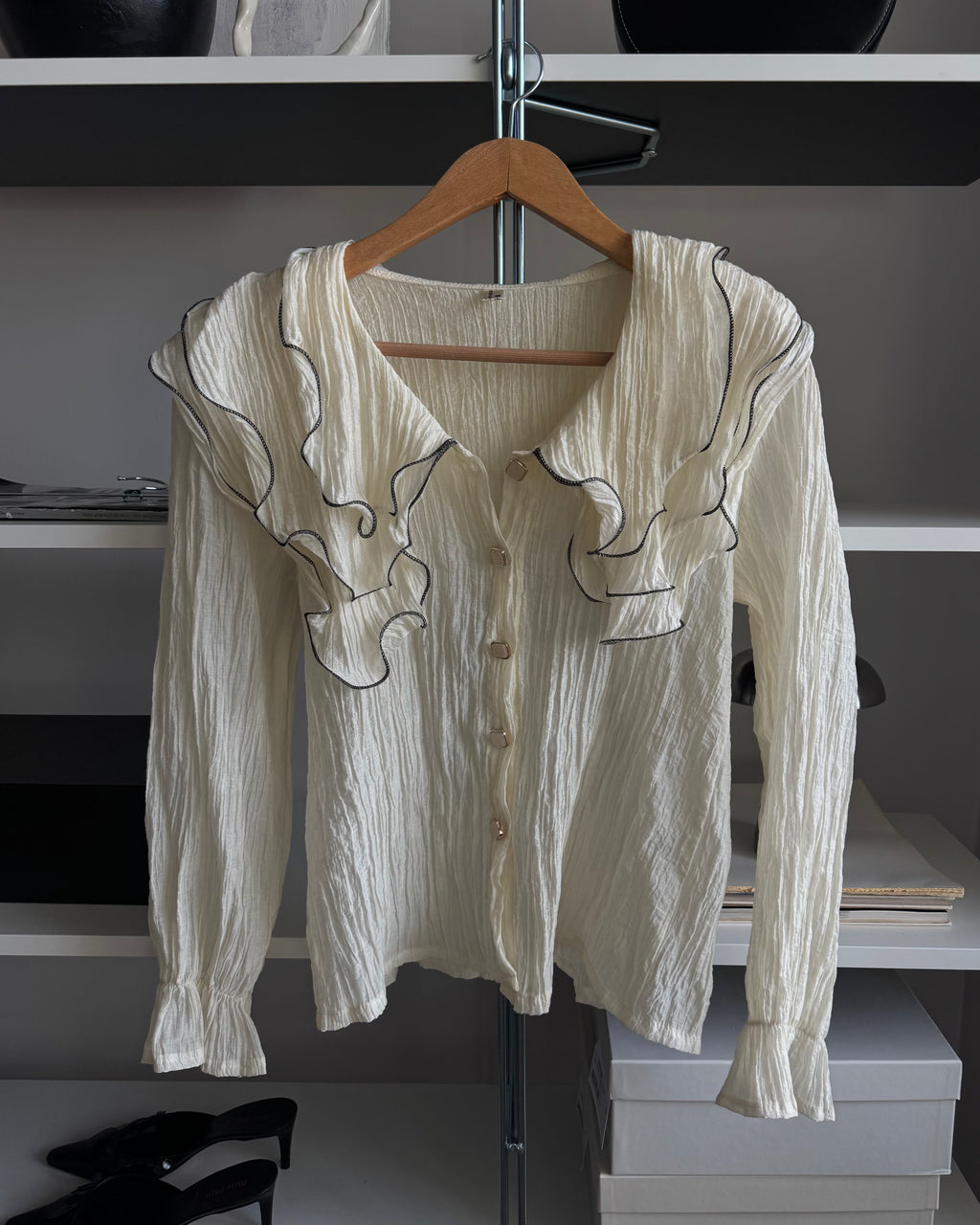 Yaka Detaylı Gömlek