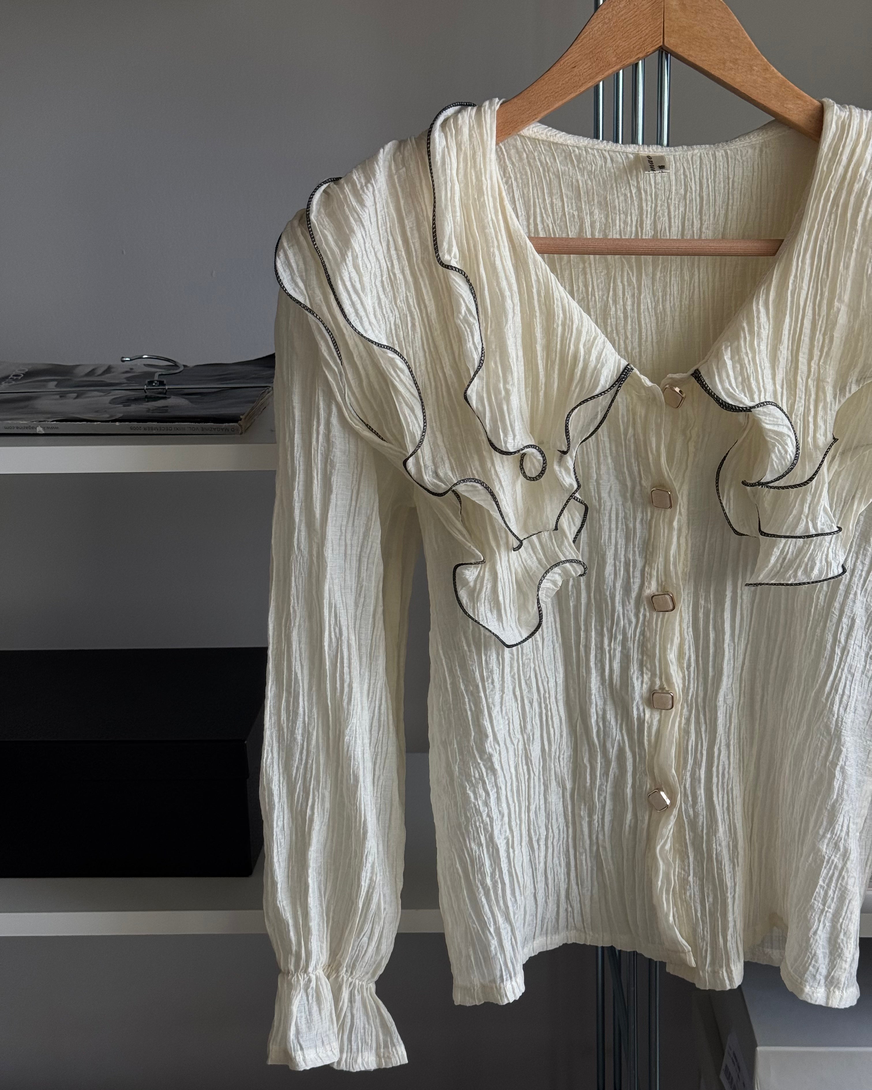 Yaka Detaylı Gömlek