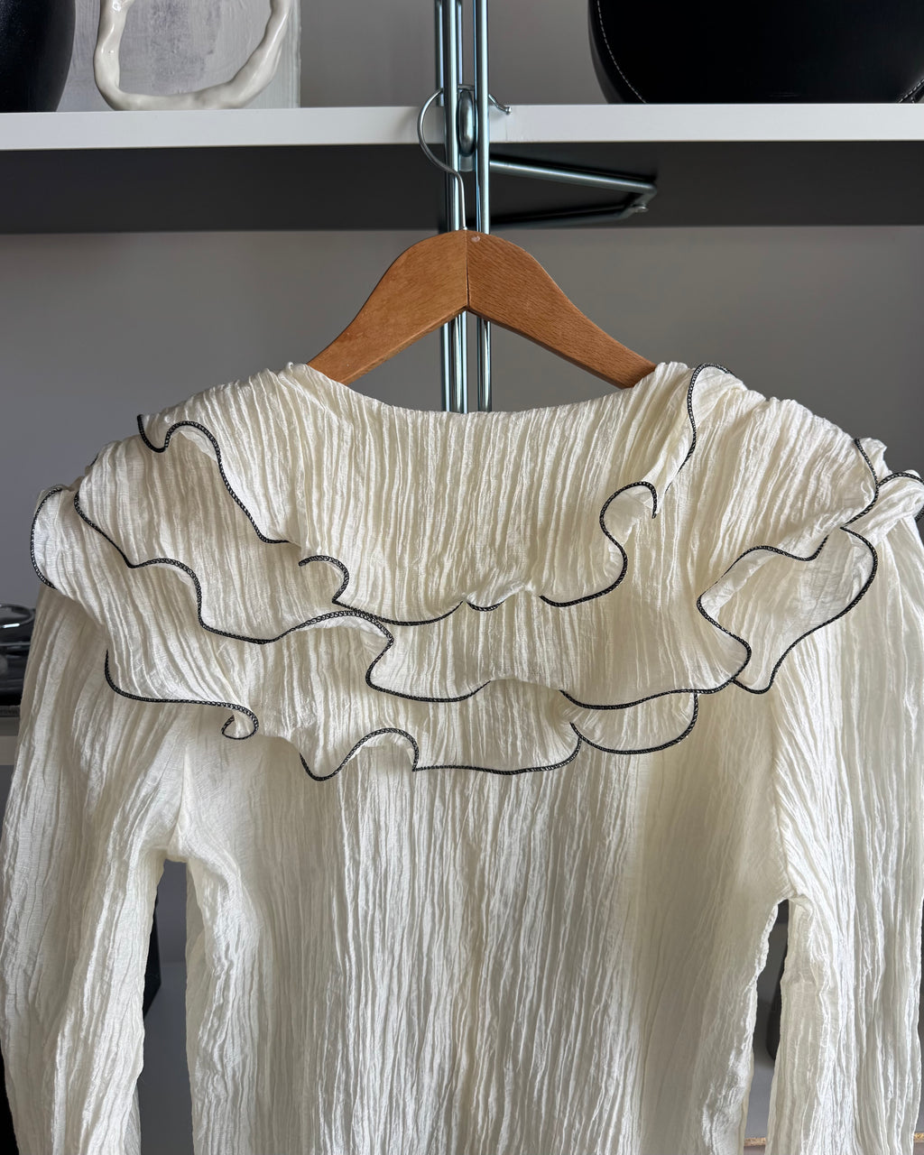 Yaka Detaylı Gömlek