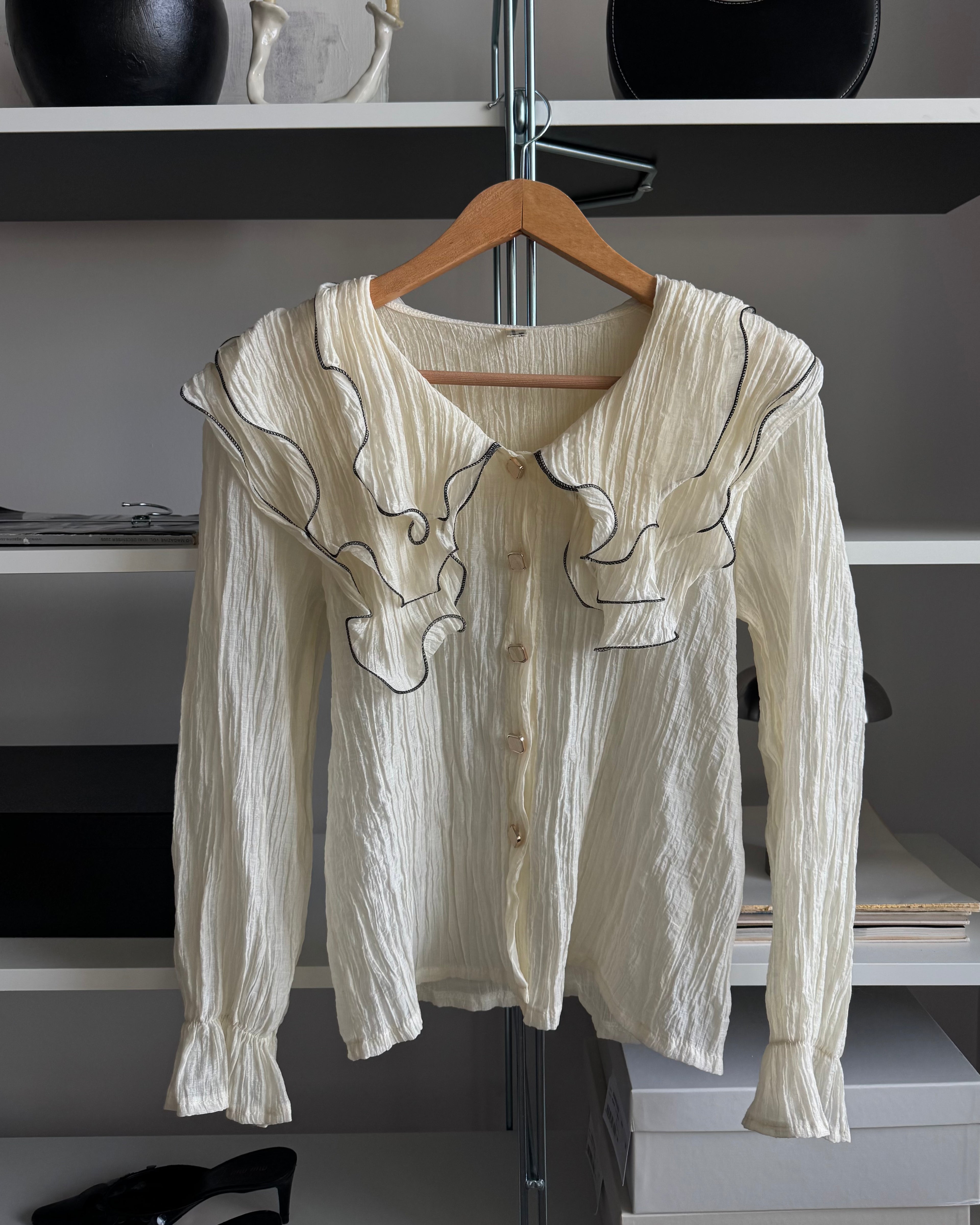 Yaka Detaylı Gömlek