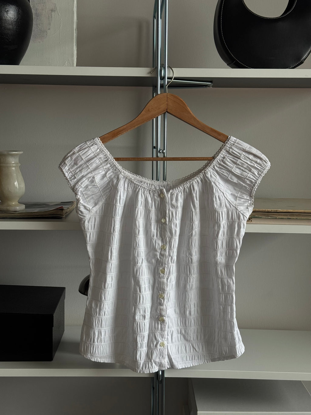 Büzgü Detaylı Kolsuz Gömlek