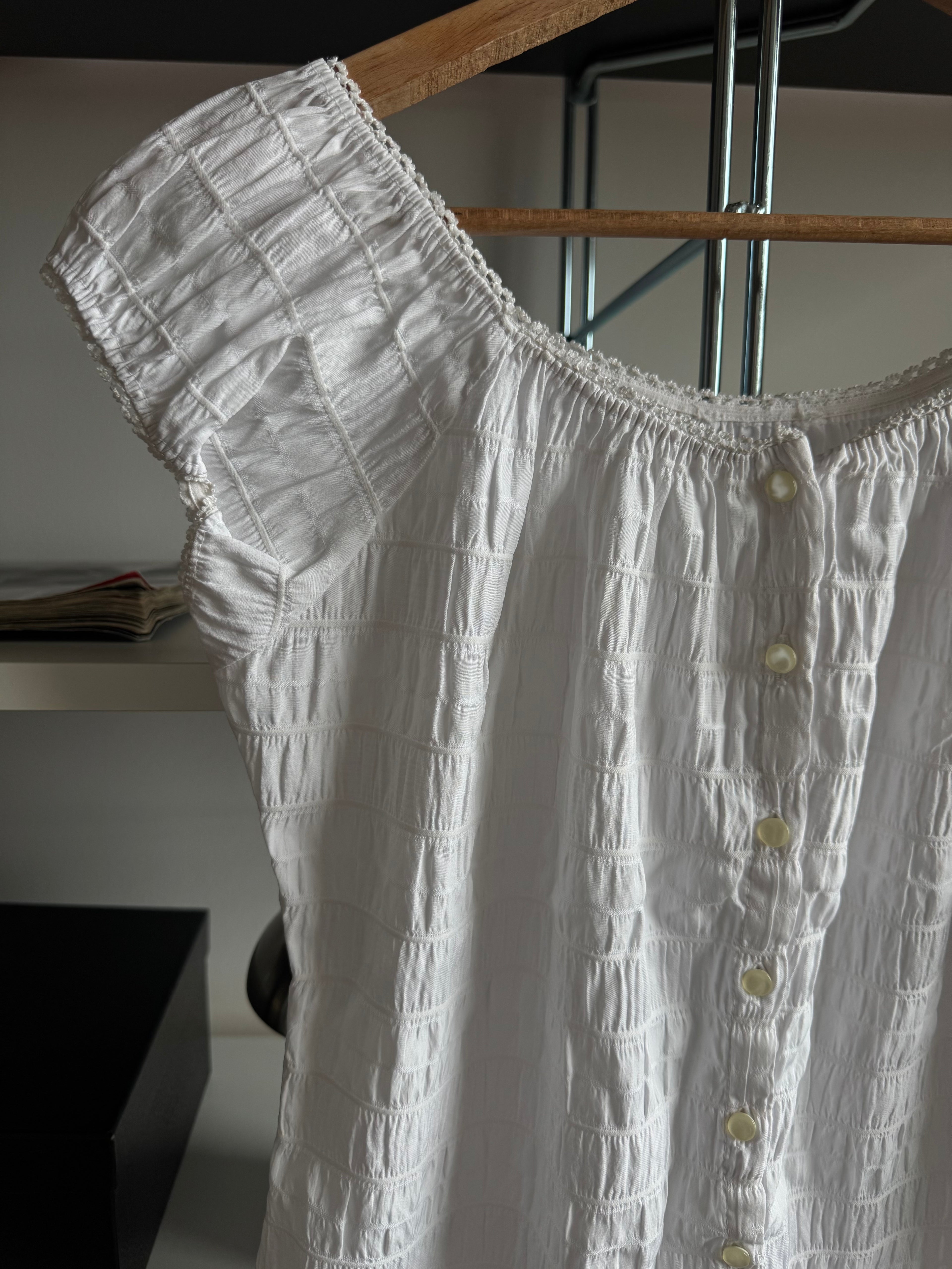 Büzgü Detaylı Kolsuz Gömlek