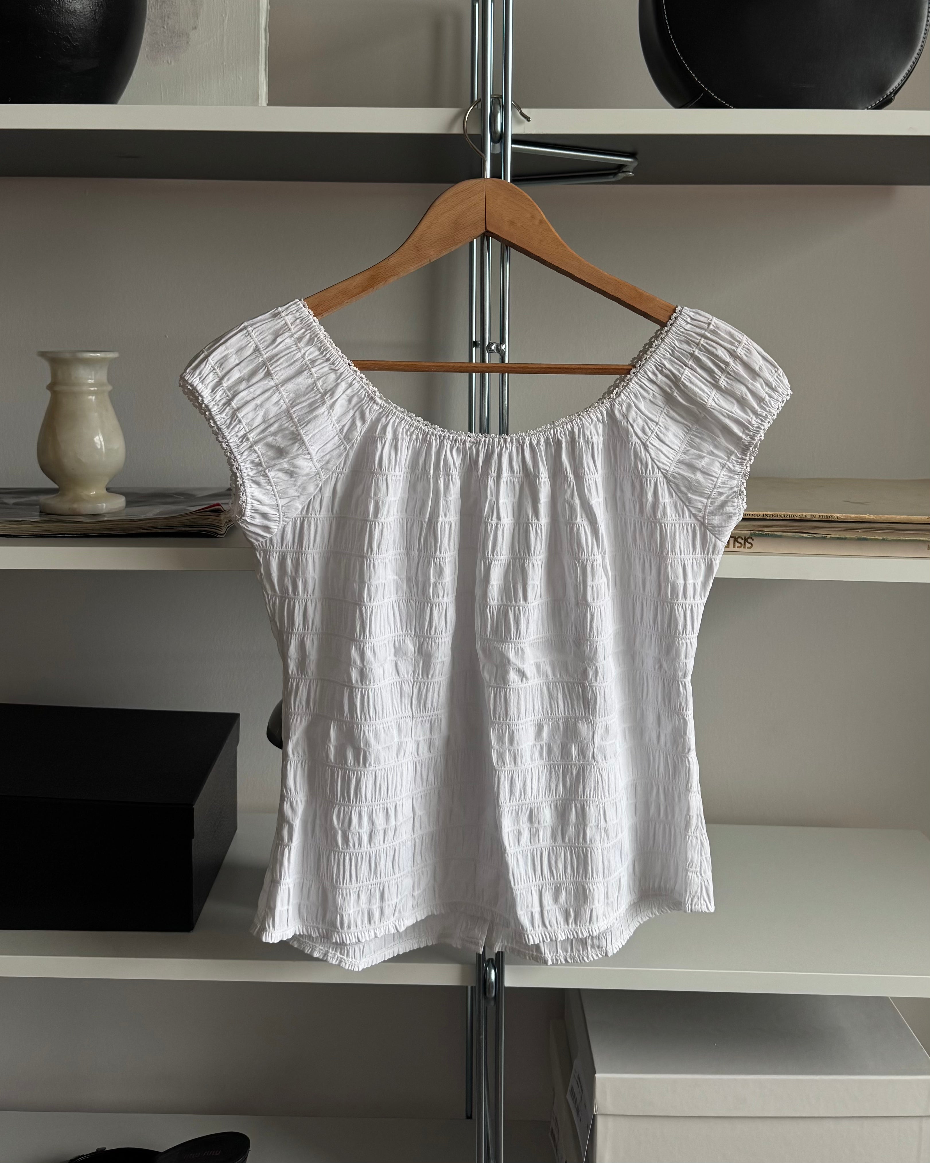 Büzgü Detaylı Kolsuz Gömlek