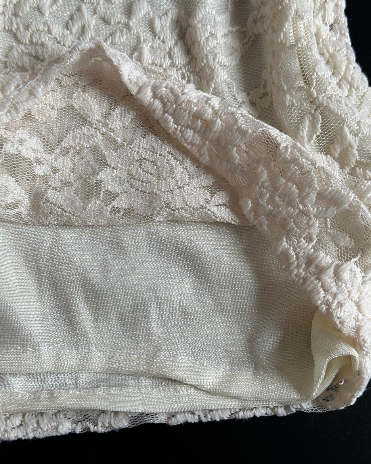 Boat Neck Lace Blouse