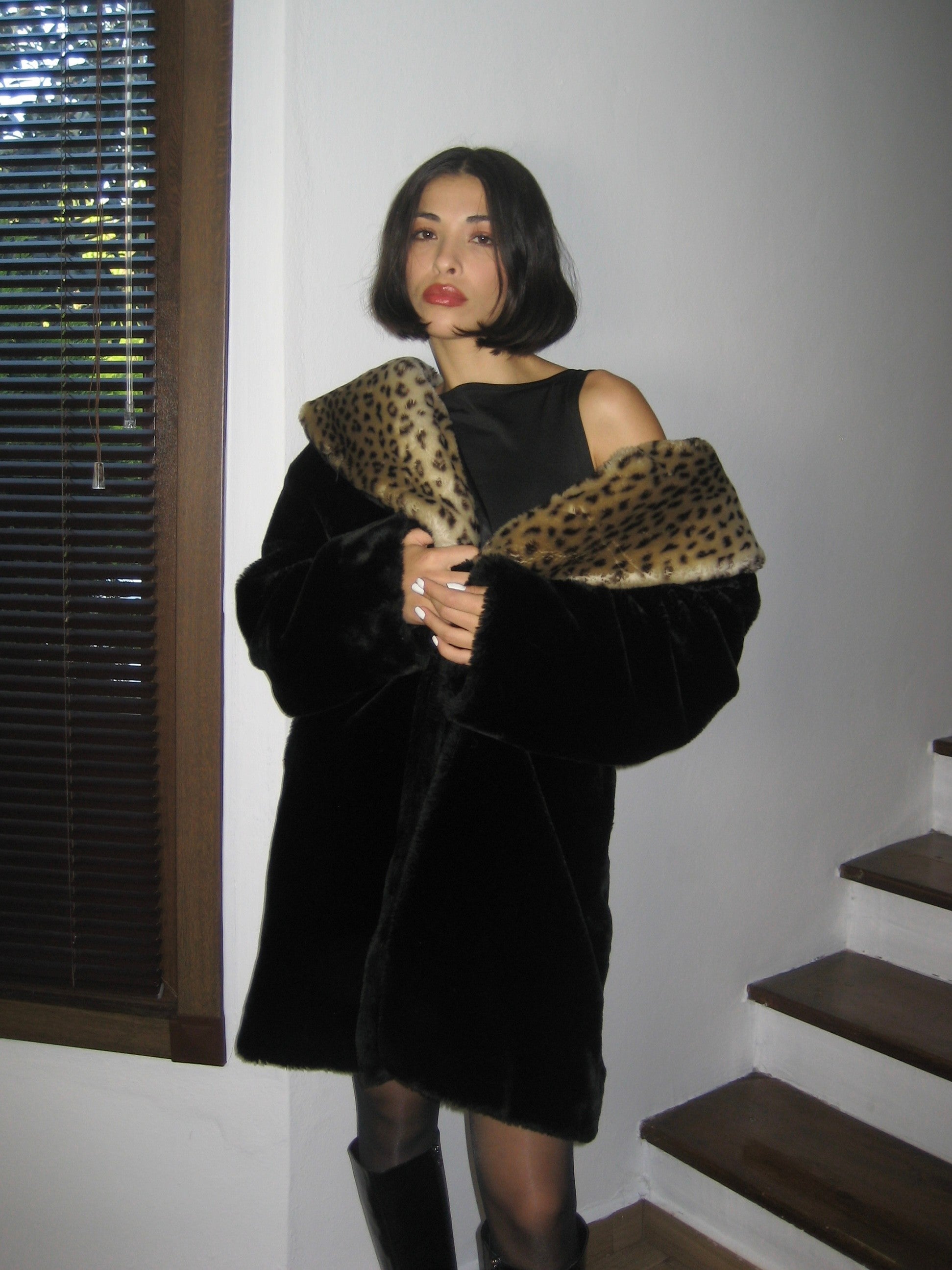 Yakası Leopar Peluş Kürk