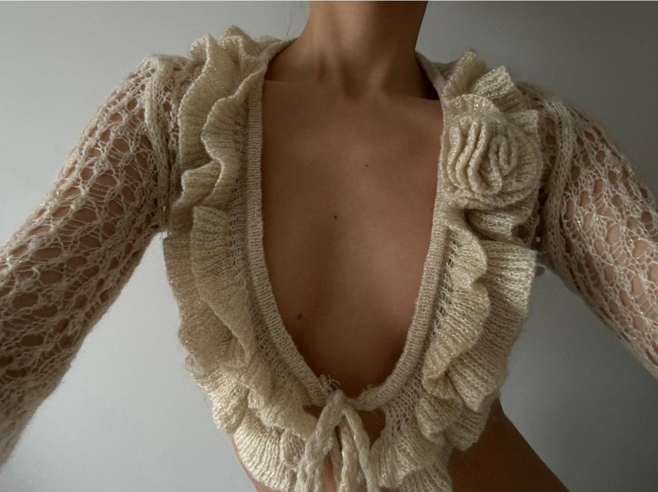 Yaka Detaylı Krem Bolero