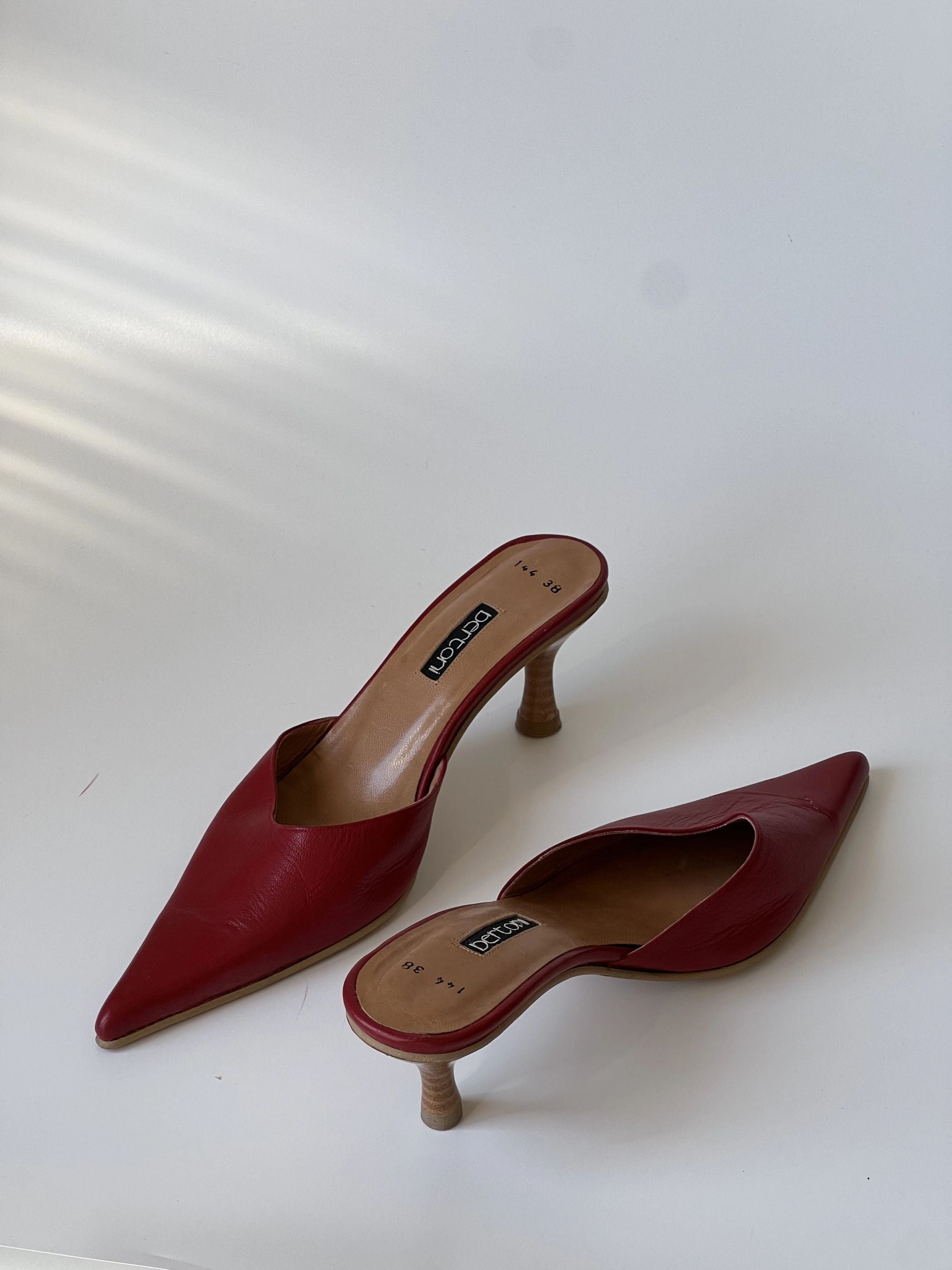 Red Pointed Toe Heeled Slippers